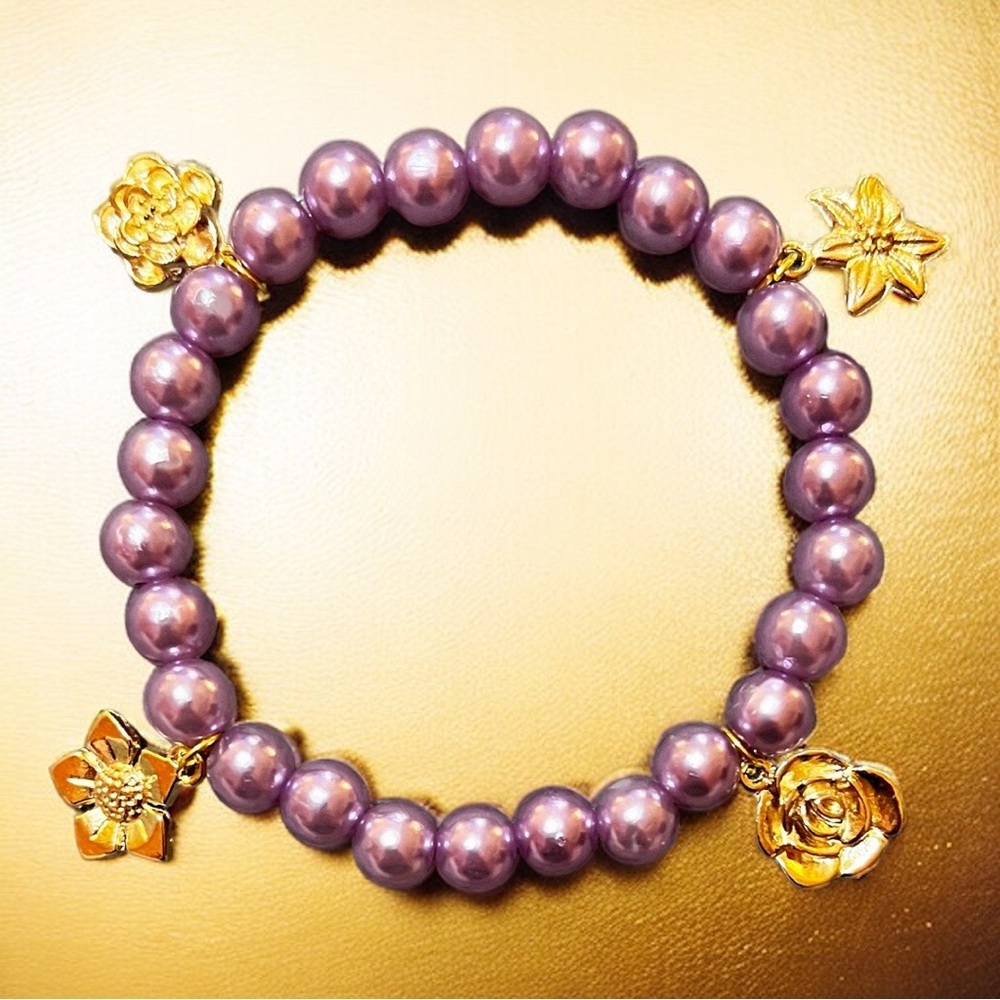 Lavender Purple beaded 4 Flower Charm Bracelet - Picture 2 of 5